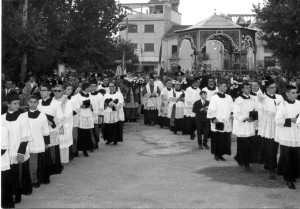 19 ottobre 1963...l'arrivo ad Aquino della reliquia di san Tommaso poco prima della consacrazione della cattedrale