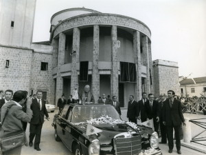 il papa Paolo VI davanti alla cattedrale di Aquino nel settembre del 1974