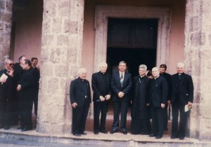 il sindaco Grincia col cardinale Ratzinger davanti alla cattedrale di Aquino-7 giugno 1991