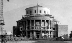 la nuova cattedrale di Aquino quasi ultimata, è il 1957