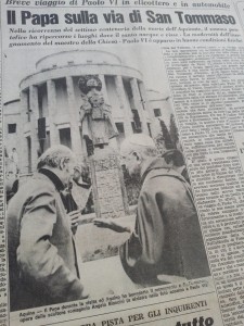 il papa ad Aquino parla con Angelo Biancini autore del monumento a san Tommaso..quotidiano il resto del carlino